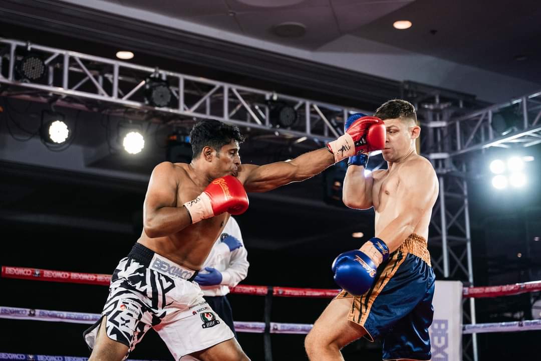 Al-Amin and his opponent trading punches