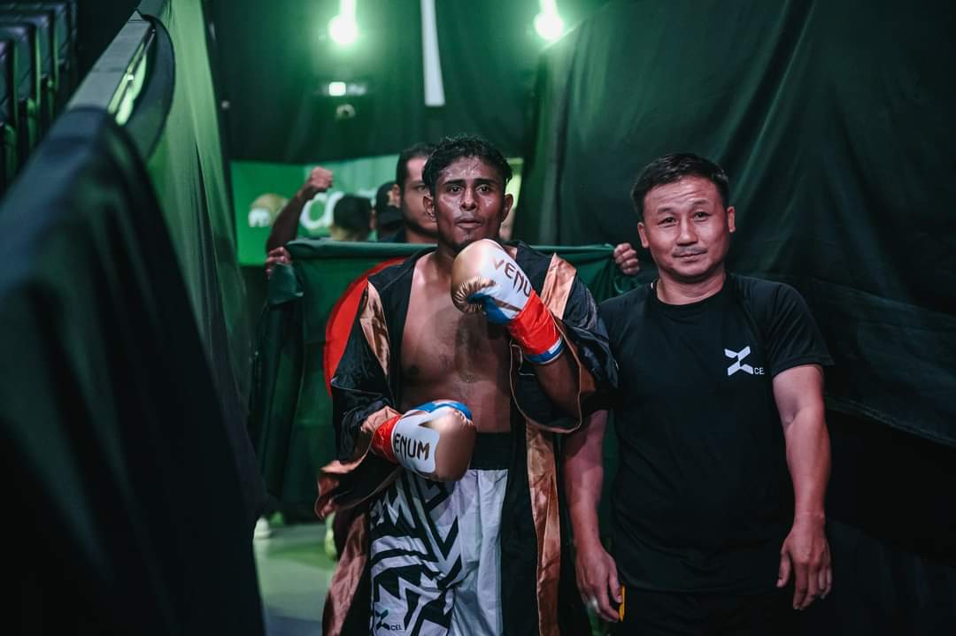 Al-Amin with a cornerman before a bout