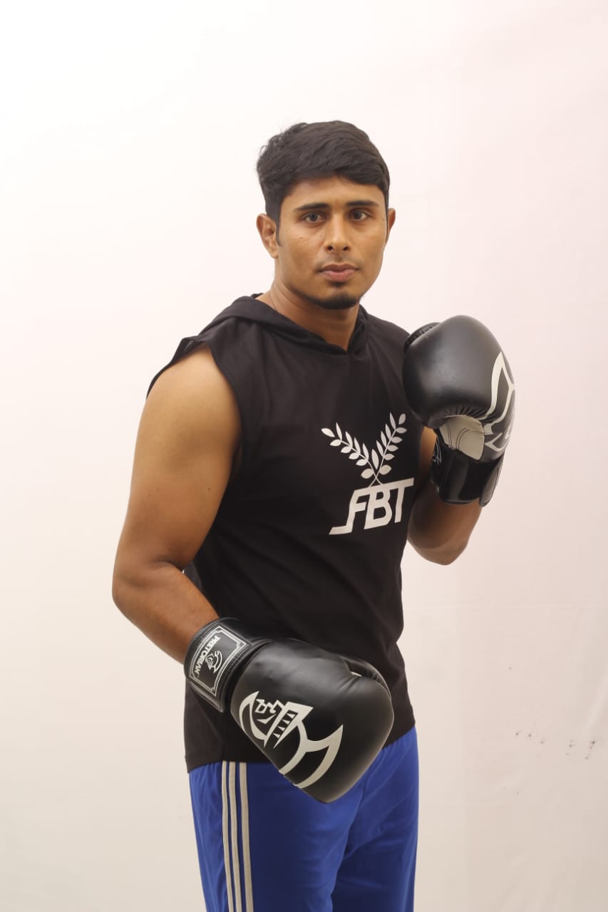 Studio portrait: Al-Amin side-on with his guard up